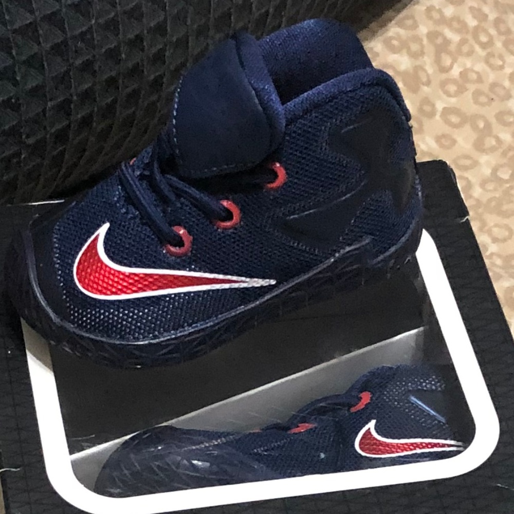 Nike LeBron XIII
